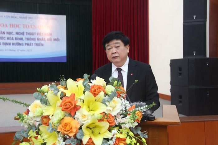 PGS-TS Nguyễn Thế Kỷ, Chủ tịch Hội đồng Lý luận, Phê bình văn học, nghệ thuật Trung ương, phát biểu tại hội thảo