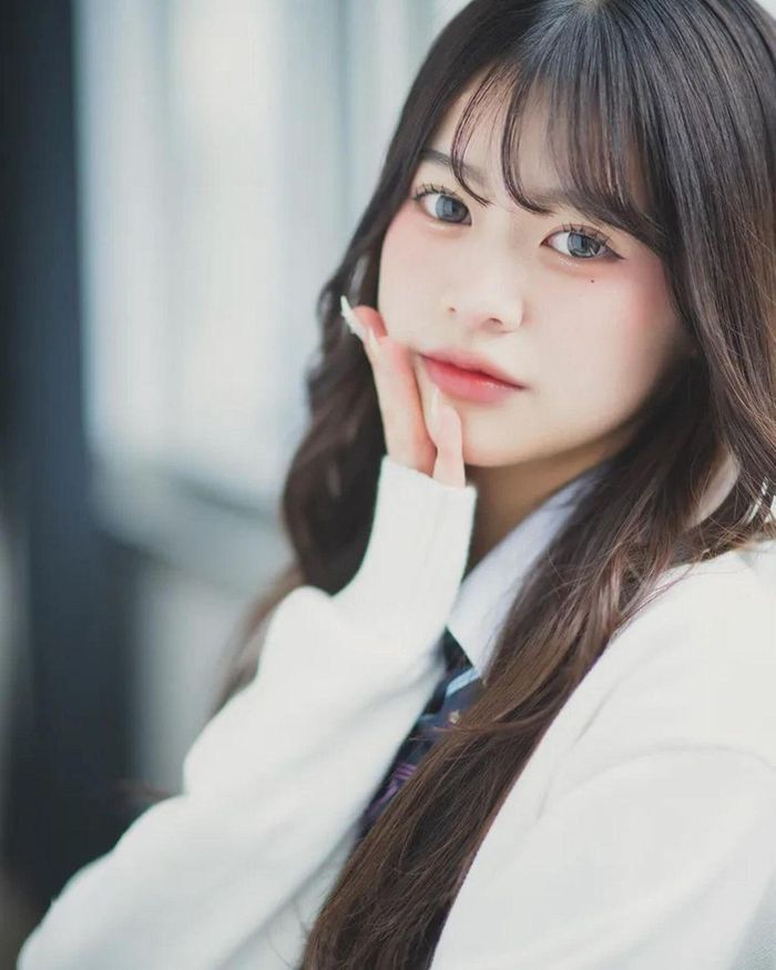 Yonezawa chia sẻ tự mình đăng ký tham gia cuộc thi mà không nói với gia đình. Đến khi mẹ biết chuyện, hai người xảy ra tranh cãi. Mẹ không muốn con gái đi thi sắc đẹp, đồng thời tức giận vì cô không nói gì với bà.