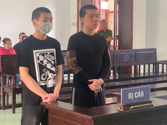 Hai bị cáo tại phiên tòa sơ thẩm.