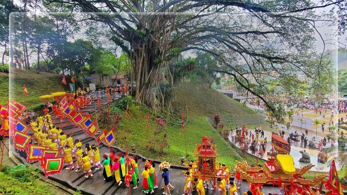 Mỗi năm, đền Thượng thu hút hàng trăm nghìn lượt du khách tới dâng hương, cầu an, nhất là dịp Lễ hội đền Thượng.
