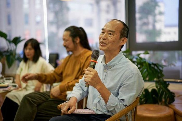 PGS-TS Lê Văn Hảo, tác giả bài viết, phát biểu tại buổi ra mắt sách