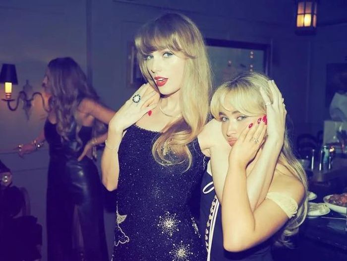 Taylor Swift chia sẻ bức ảnh chụp cùng Sabrina Carpenter.