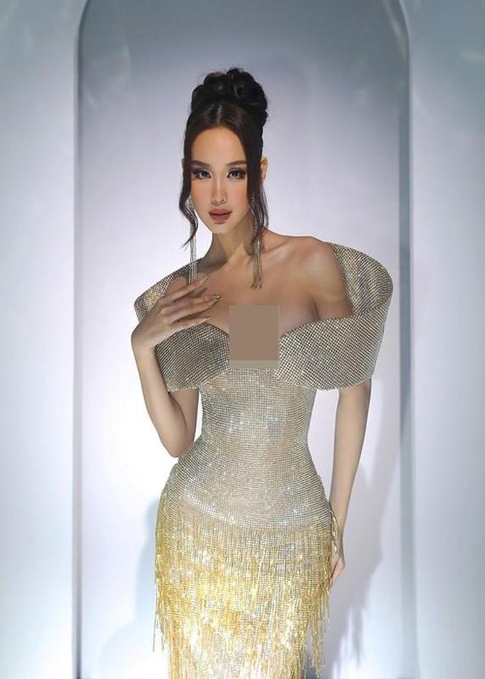 Chiếc váy Power of beauty của Bảo Ngọc đến từ NTK Chung Thanh Phong, lấy cảm hứng từ họa tiết của chiếc vương miện kỷ niệm 50 năm cuộc thi Hoa hậu Liên lục địa cũng chính là chiếc vương miện mà Bảo Ngọc đang giữ.