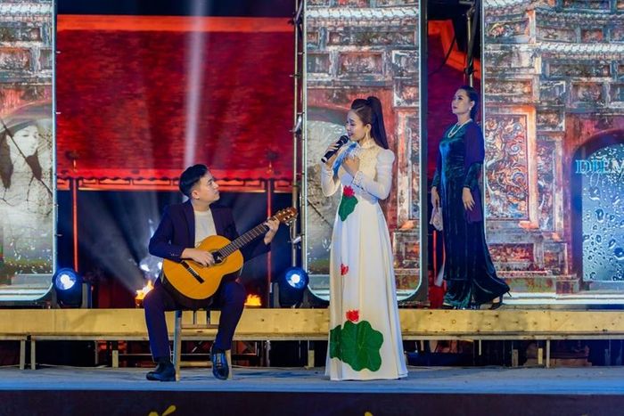 Tại không gian Phủ Nội Vụ - Đại Nội Huế, khán giả được thưởng thức chương trình nghệ thuật đặc sắc
