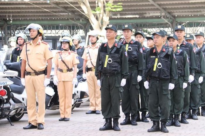 Theo quy luật, cuối năm là thời điểm nhiều loại tội phạm bắt đầu gia tăng hoạt động, do đó Công an TPHCM mở đợt cao điểm tấn công, trấn áp các loại tội phạm.