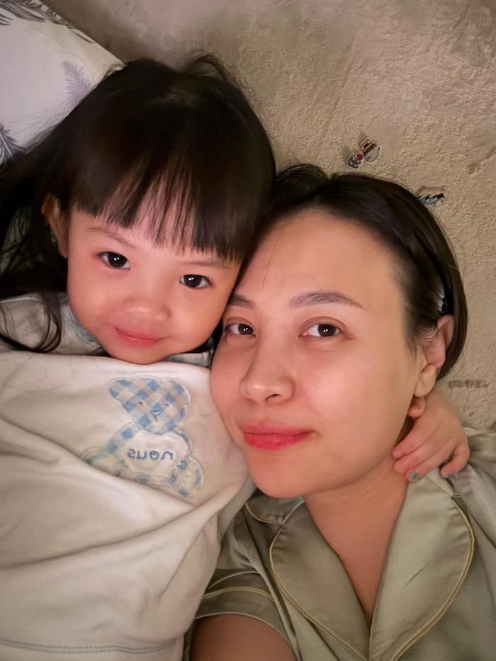 Đàm Thu Trang từng nhiều lần lộ rõ sự hạnh phúc khi đón nhận tình cảm từ con gái Suchin