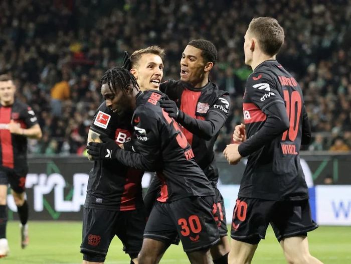 Leverkusen dẫn đầu BXH Bundesliga.
