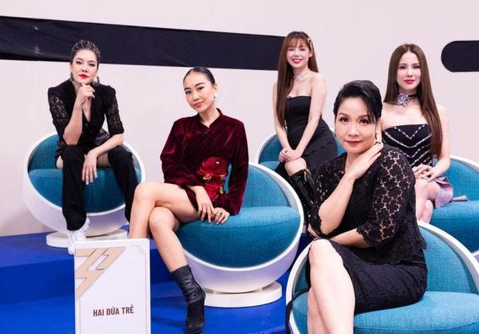 Đội hình siêu mạnh của team Hai đứa trẻ