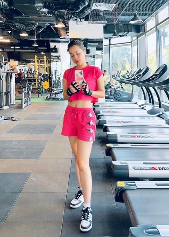 Minh Hương chăm tập thể thao để giữ vóc dáng. Ảnh: FBNV.