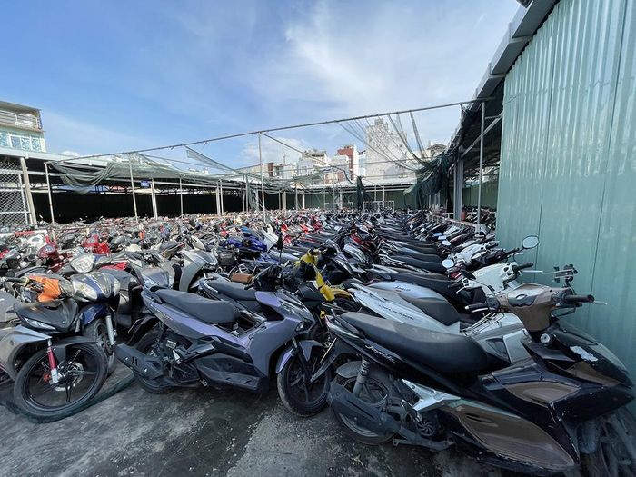 Gần 200 xe gian bị thu giữ. Ảnh: CA