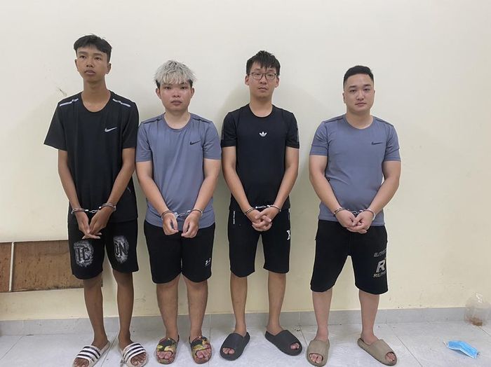 4 đối tượng là nhân viên tiệm cầm đồ Nhuận Phát. Ảnh: CA