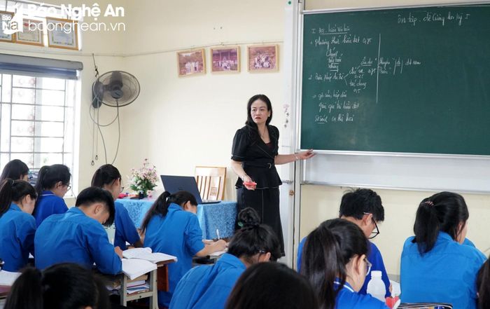Giờ học Ngữ văn của học sinh Trường Phổ thông dân tộc nội trú THPT số 2. Ảnh: Mỹ Hà