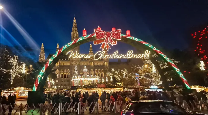 Wiener Christkindlmarkt – khu chợ Giáng sinh truyền thống và lâu đời của thủ đô Vienna hiện lên đầy sắc màu. Ảnh: Nguyễn Tất Thịnh