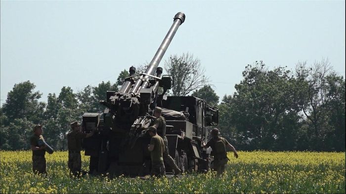 Tờ báo lưu ý rằng cách đường giới tuyến vài chục km, trong một hầm ngầm dưới lòng đất, “ở một nơi hẻo lánh không xa Kramatorsk”, trụ sở Lữ đoàn bộ binh cơ giới số 56 của lực lượng vũ trang Ukraine được đặt ở đó.