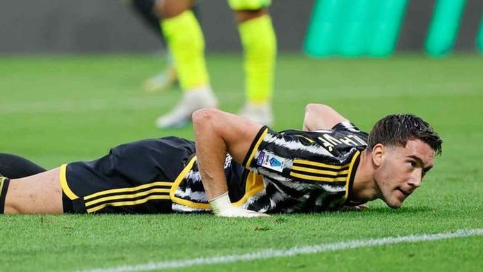 Vlahovic đang thiêu rụi sự nghiệp và tương lai của mình ở Juventus