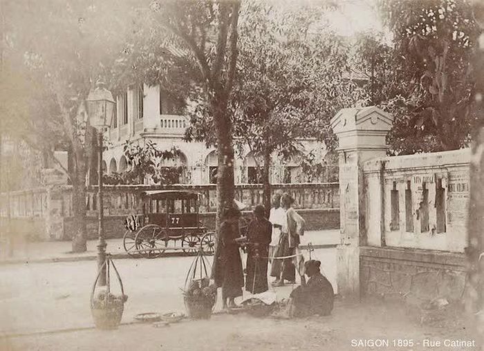 Ngọn đèn thắp dầu ở Hải Phòng