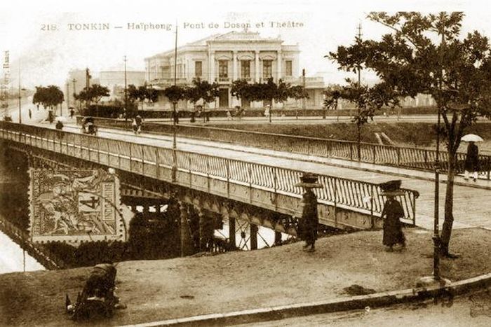 Cầu Đồ Sơn và Nhà hát Thành phố Hải Phòng