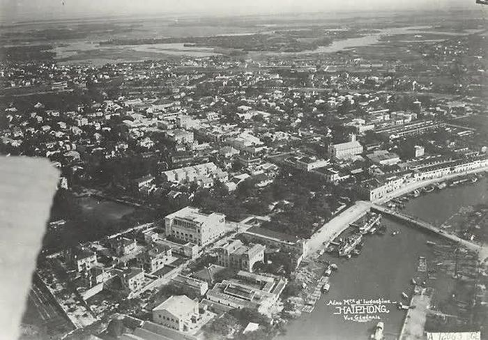 Toàn cảnh thành phố và cảng Hải Phòng