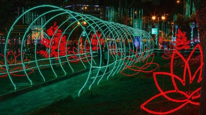  9. Bogota, Colombia: Thành phố thủ đô nổi tiếng với những ánh đèn, trang trí lộng lẫy, bắt mắt tại Công viên Usaquen.