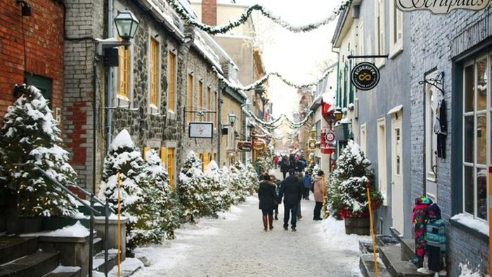  11. Thành phố Quebec, Canada: Rue du Petit-Champlain ở trung tâm lịch sử của thành phố tạo nên một khung cảnh tuyệt vời để đi dạo vào dịp Giáng sinh mùa đông. 