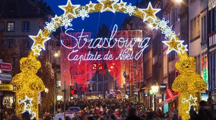  14. Strasbourg, Pháp: Tại sao lại chọn giữa Giáng sinh mang hương vị Đức và Giáng sinh mang hương vị Pháp khi bạn có thể có được cả hai ở Strasbourg?