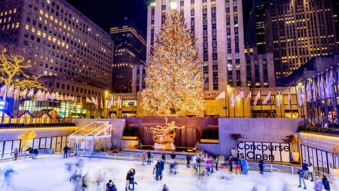  6. Thành phố New York: Thành phố lớn nhất nước Mỹ biết cách đón Giáng sinh đúng điệu với sân trượt băng Rockefeller Plaza với cây thông Noel rực rỡ.