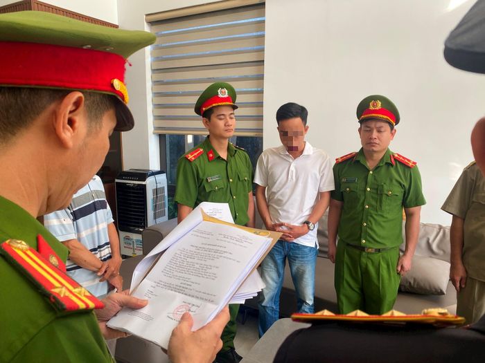 Đọc quyết định khởi tố vụ án, khởi tố bị can, bắt tạm giam đối tượng Võ Chí Thành.