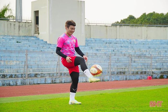 Sau 2 vòng đấu đầu tiên, Phi Sơn dính chấn thương, nghỉ 4 vòng đấu liên tiếp.