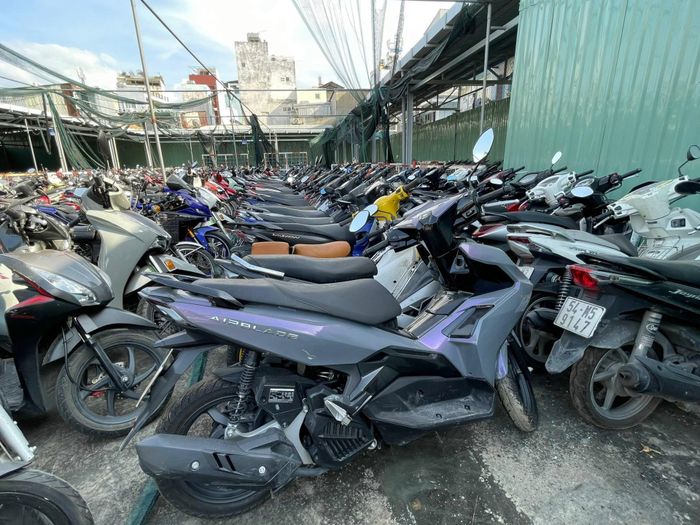 Hàng trăm xe gian được tiệm cầm đồ chứa chấp
