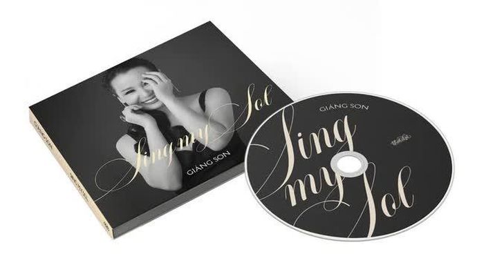 Giáng Son trên bìa album “Sing my Sol”