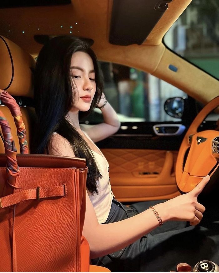 Chu Thanh Huyền sở hữu nhà, xe riêng đắt tiền