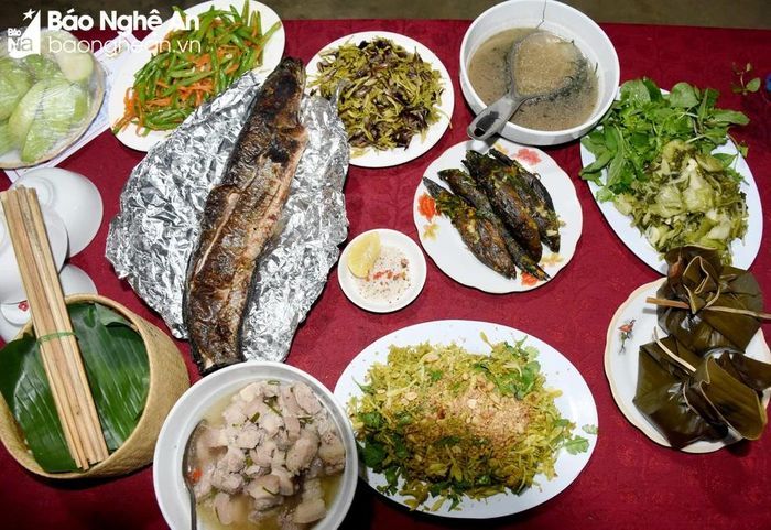  Và thưởng thức những món ăn được chế biến theo cách của cộng đồng người Thổ lưu truyền trong nhiều đời. Ảnh: Công Kiên 