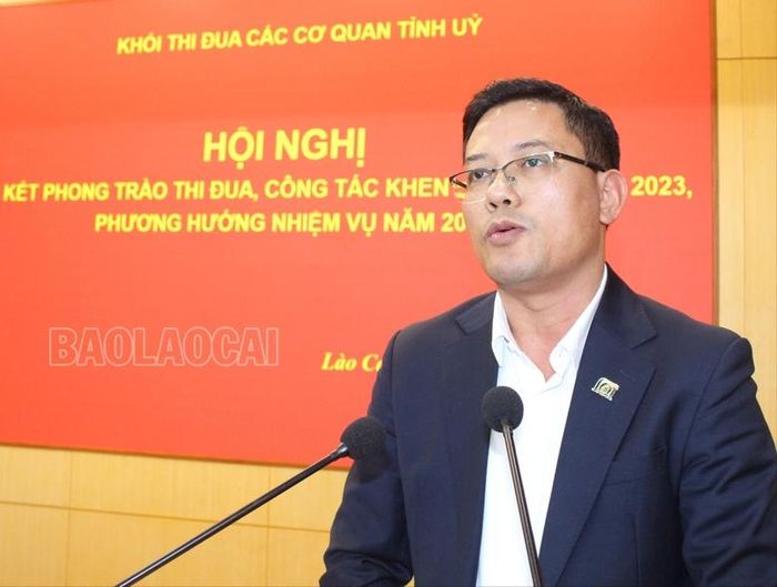  Đại diện tập thể điển hình tiên tiến của Ban Tuyên giáo Tỉnh ủy tham luận tại hội nghị. 