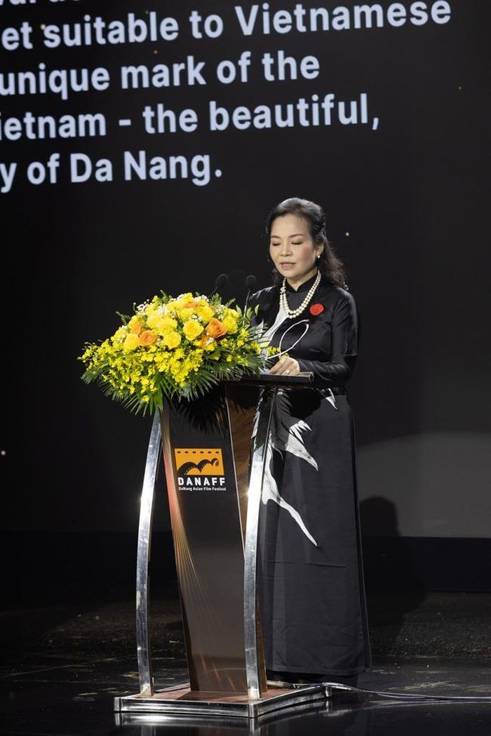 TS. Ngô Phương Lan, Chủ tịch Hiệp hội Xúc tiến phát triển Điện ảnh Việt Nam phát biểu tại Lễ Bế mạc DANAFF I
