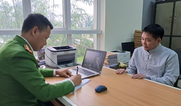 Lưu Khắc Tùng tại cơ quan Công an.