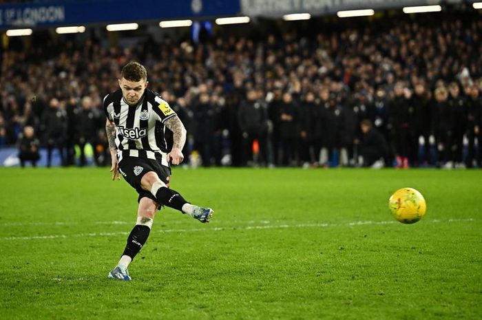 Trong khi bên phía Newcastle, Trippier và Ritchie dứt điểm hỏng ăn trên chấm 11m