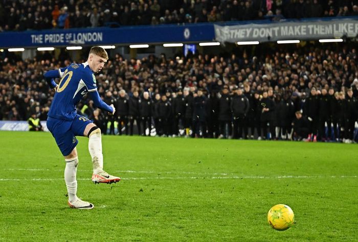 Hòa 1-1 trong 90 phút, hai đội phải phân định thắng thua trên chấm penalty. Cả 4 cầu thủ Chelsea đều sút luân lưu thành công