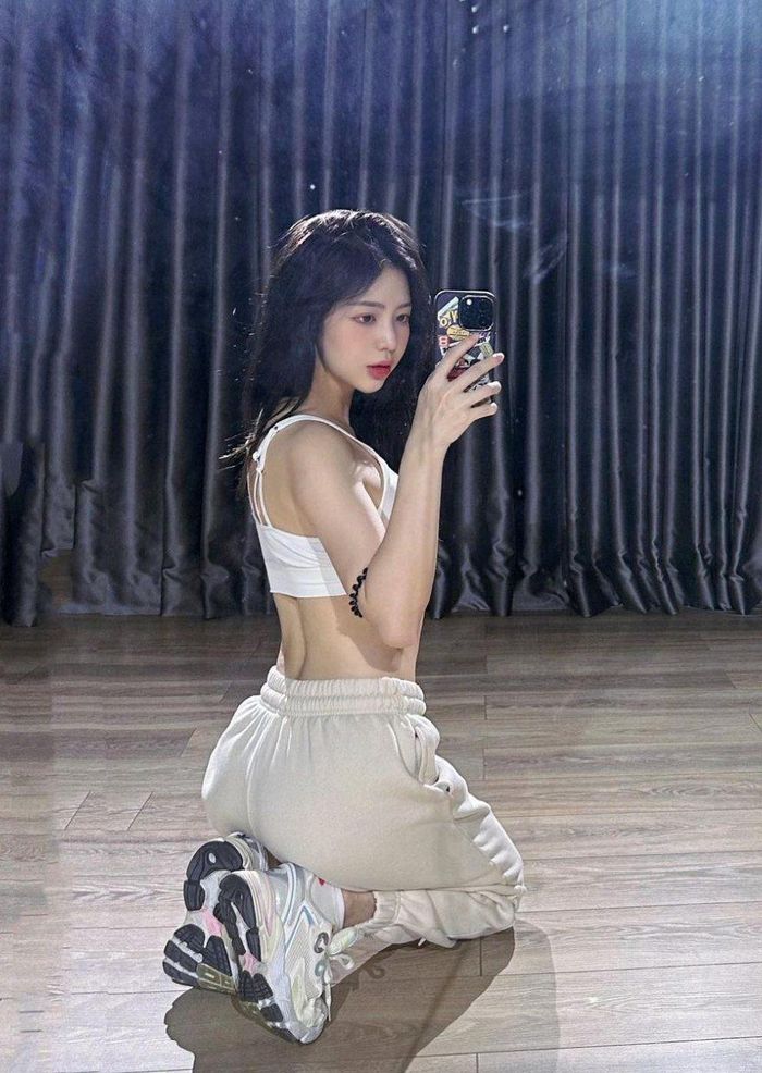 Nữ ca sĩ thường xuyên mặc xuống phố hoặc đi đến phòng tập. 