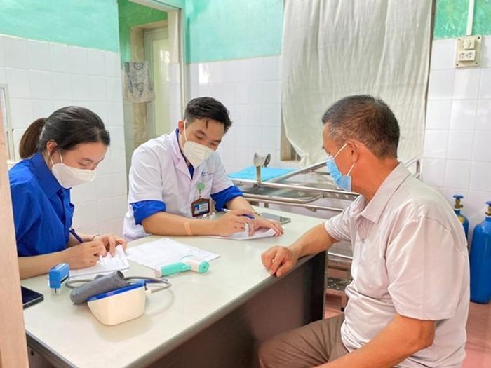 Người dân nên lựa chọn cơ sở y tế uy tín để thăm khám và điều trị nếu mắc bệnh. Ảnh minh họa