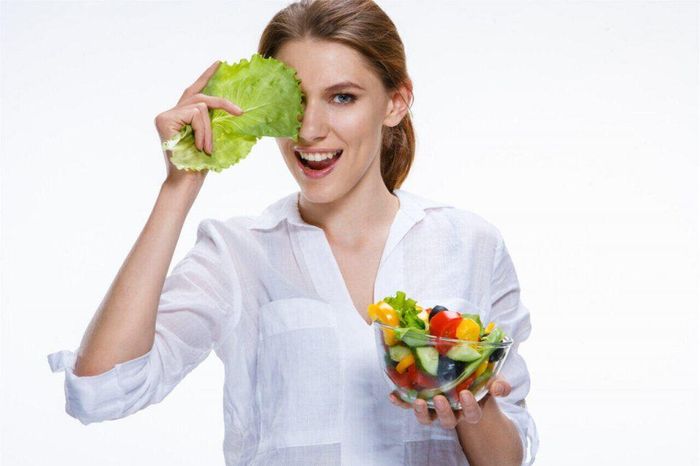 Thực phẩm giàu protein, ít calo, giàu axit béo omega-3 và vitamin E, giúp cải thiện quầng thâm mắt hiệu quả.