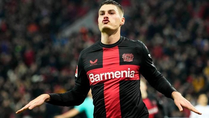 Patrik Schick lập hat-trick vào lưới Bochum.