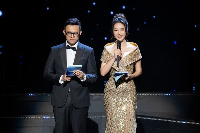 Á hậu Thụy Vân cùng MC Đức Bảo dẫn dắt Lễ trao giải Vinfuture Prize 2023