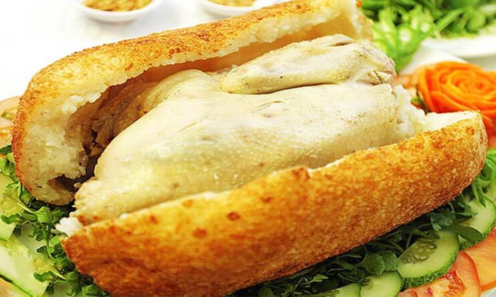 Gà bó xôi là món ăn độc đáo, hấp dẫn. (Ảnh: bachhoaxanh)