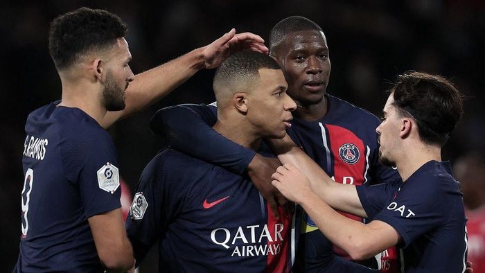 Mbappe lập cú đúp cho PSG trong trận thắng Metz