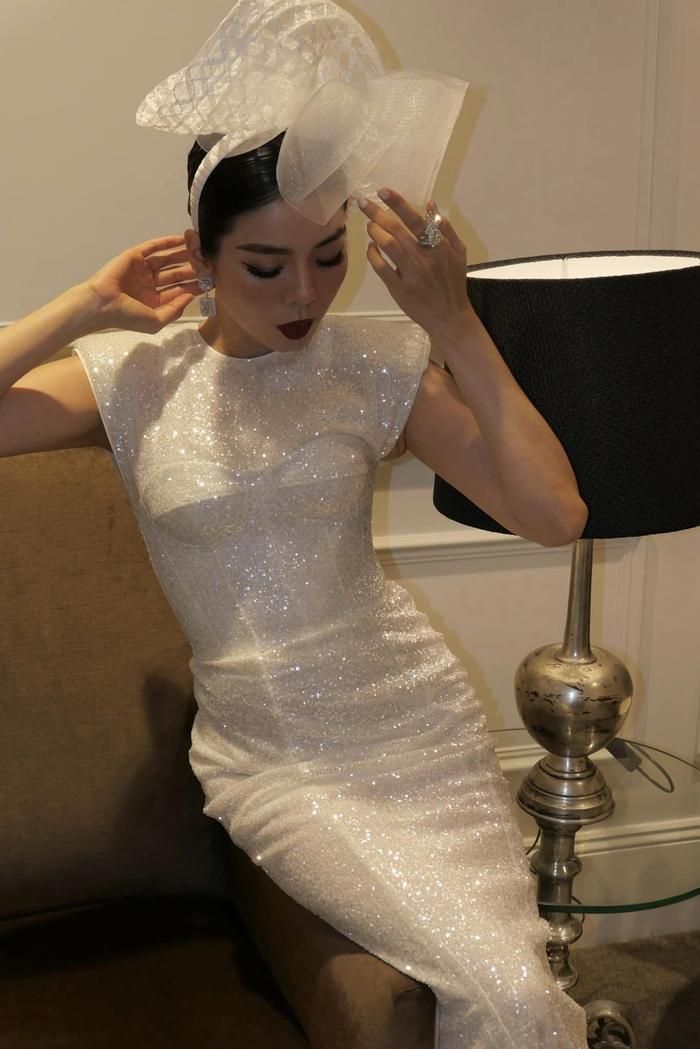 Lệ Quyên luôn ăn vận sang chảnh mỗi khi đi biểu diễn