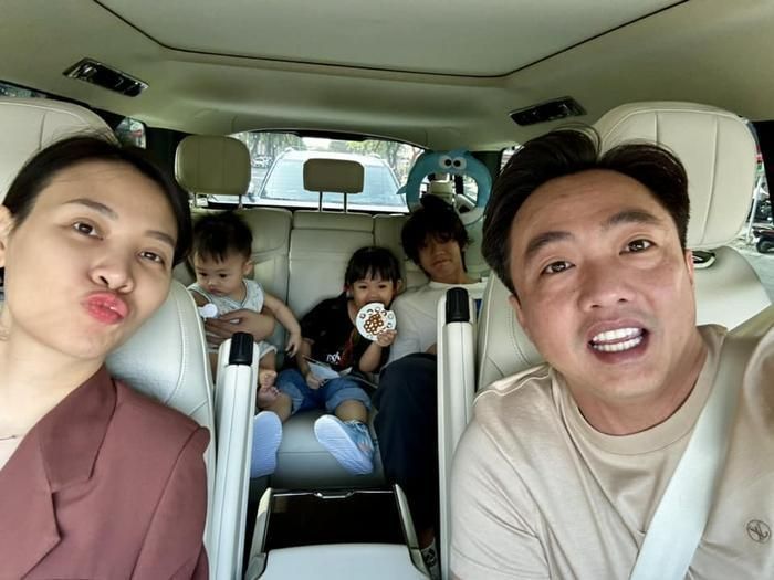 Cường Đô La từng đưa các con đi chơi và chia sẻ: "Kỳ nghỉ đông của các bạn nhỏ chính thức bắt đầu"