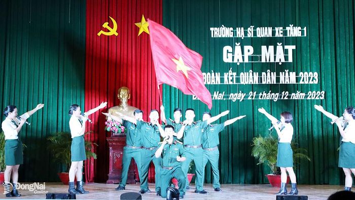 Một tiết mục văn nghệ tại buổi gặp mặt