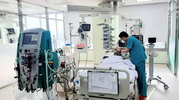 Hồi sức ghép tạng đòi hỏi các y, bác sĩ phải thực hiện chế độ chăm sóc đặc biệt cho người bệnh.