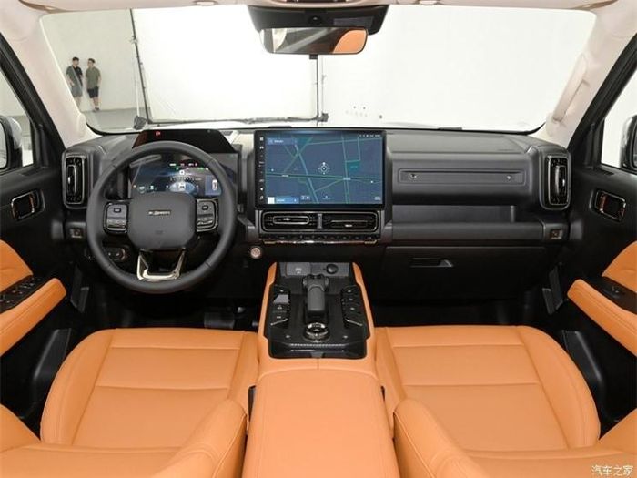 Nội thất Haval Raptor được trang bị bảng đồng hồ LCD toàn bộ 13,2 inch, màn hình điều khiển trung tâm kích cỡ 14,6 inch và màn hình HUD.