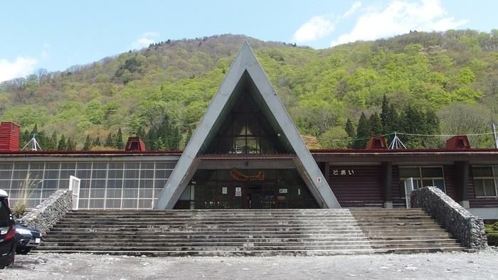 Ở tỉnh Gunma cách Tokyo vài giờ về phía bắc là Doai Station, ga xe lửa sâu nhất ở Nhật Bản. Với sân ga cách lối vào 70 mét dưới lòng đất, Doai Station đã trở thành điểm đến hấp dẫn đối với nhiều du khách đang tìm kiếm trải nghiệm ma quái không giống bất cứ nơi nào khác!